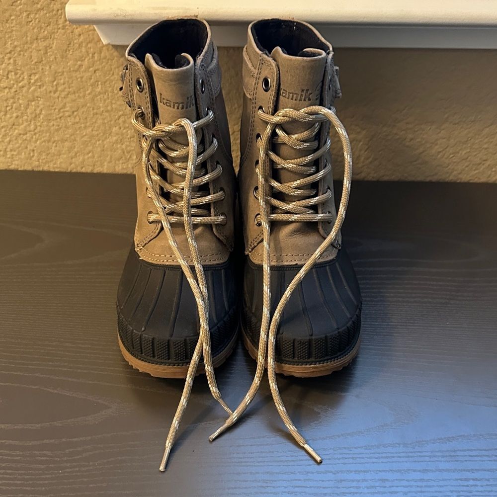 Kamik Tan and Black Lace Up Waterproof Comfort Boots Thinsulate Insulation Size